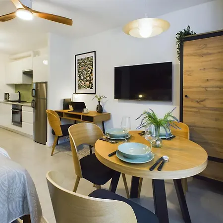 Atmospheric Studio For 3 People In Warsaw With Desk For Remote Work By Noclegi Renters Esterno foto