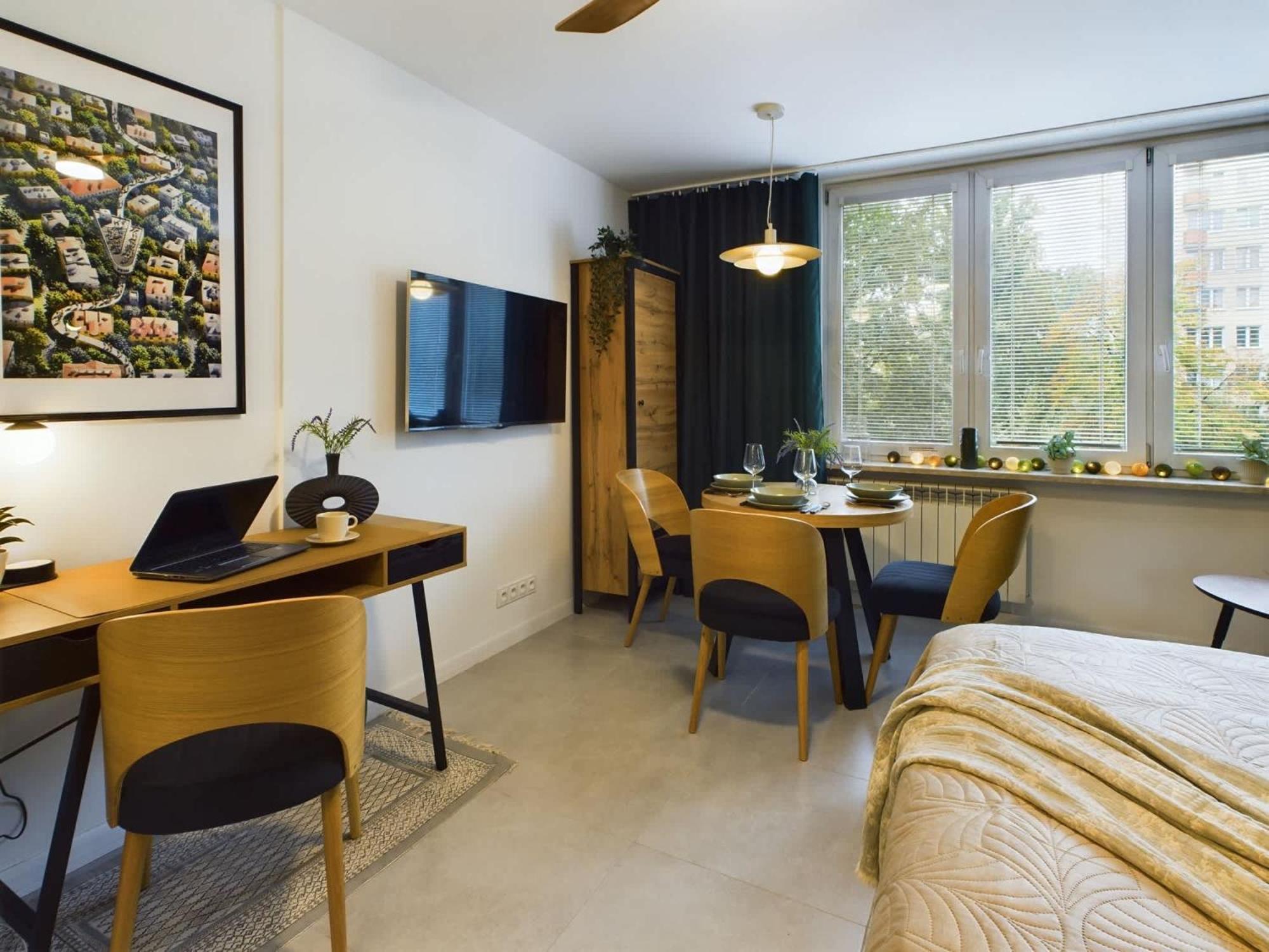 Atmospheric For 3 People In With Desk For Remote Work By Renters Appartamento *