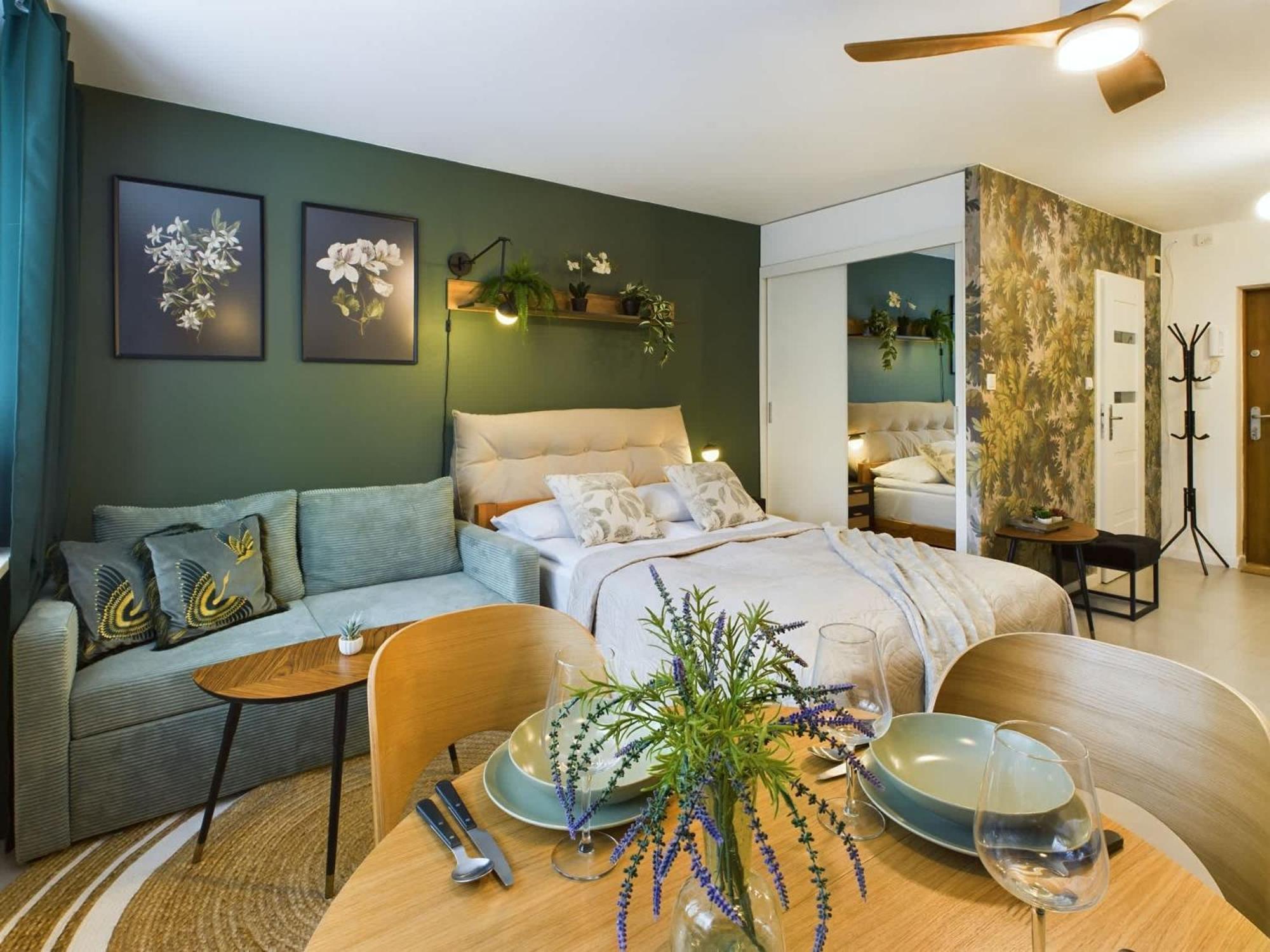 Atmospheric For 3 People In With Desk For Remote Work By Renters Appartamento