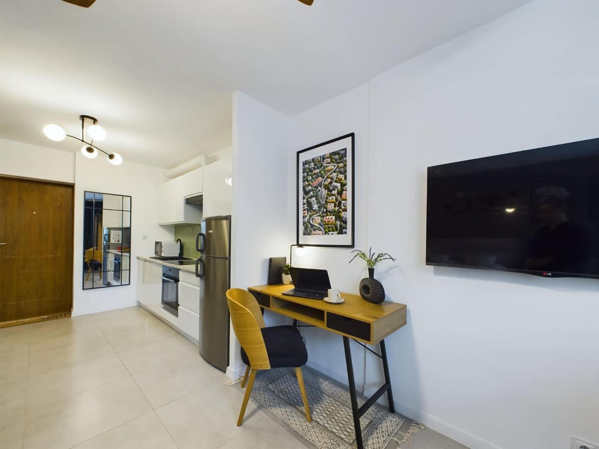 Apartment Atmospheric For 3 People In With Desk For Remote Work By Renters *