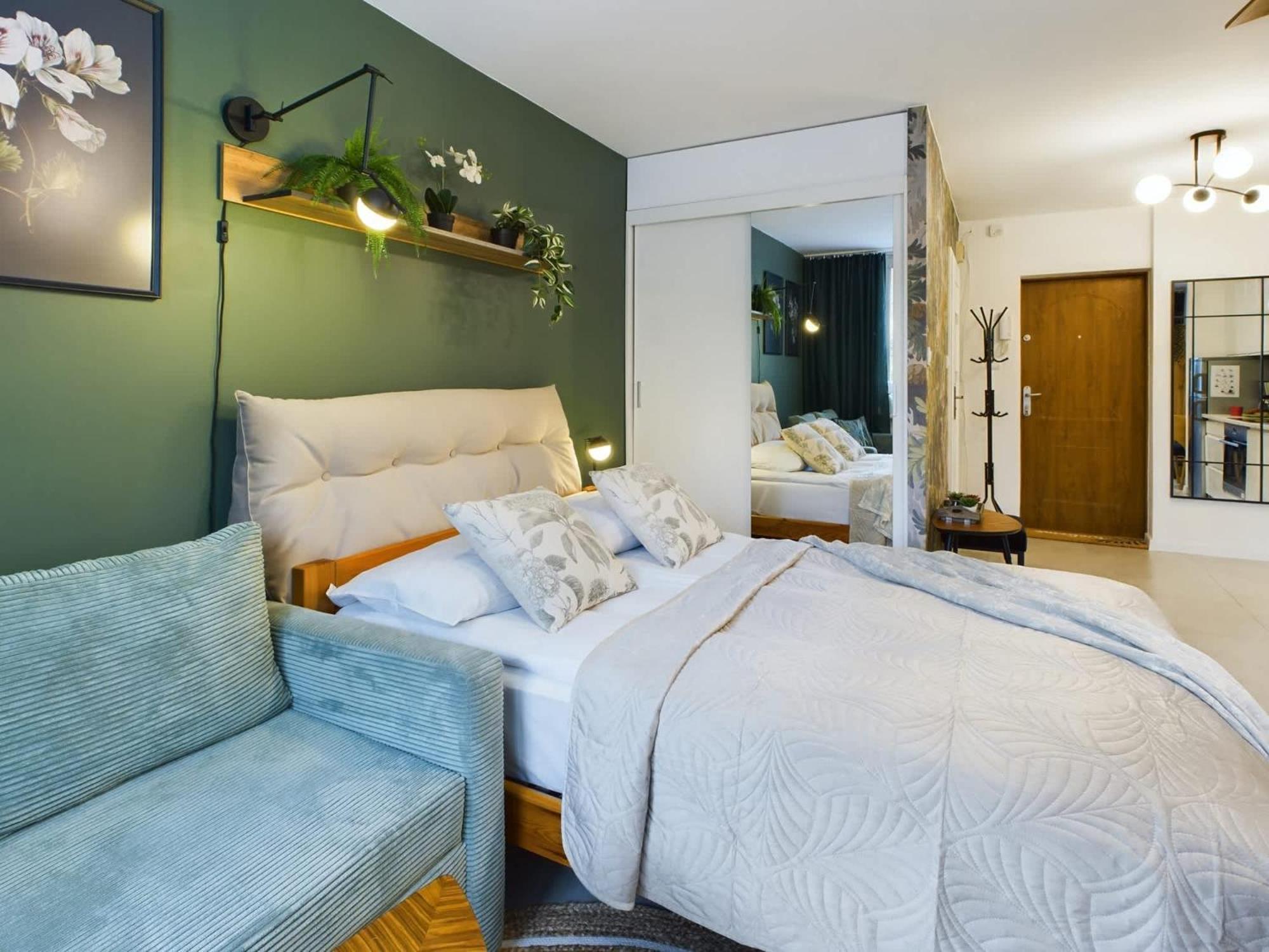 Apartment Atmospheric For 3 People In With Desk For Remote Work By Renters